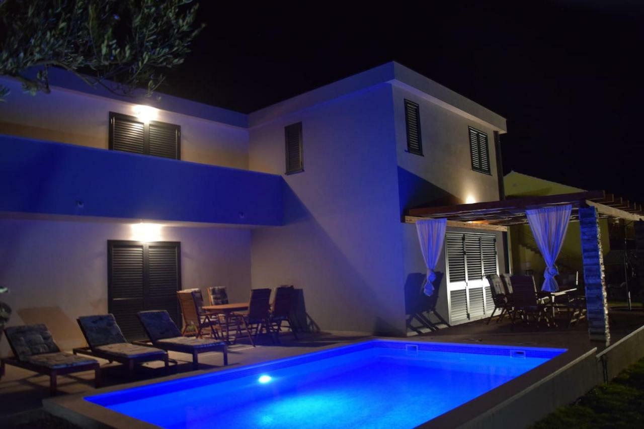The Globetrotter'S Residence Kastel Novi Exterior photo
