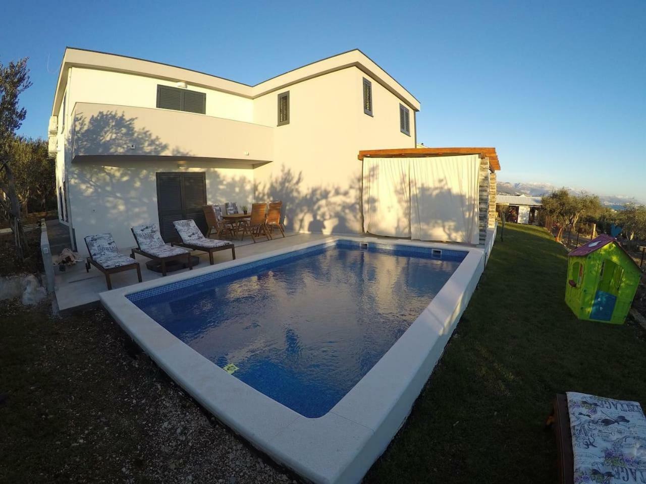 The Globetrotter'S Residence Kastel Novi Exterior photo