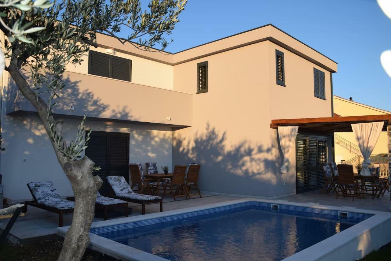 The Globetrotter'S Residence Kastel Novi Exterior photo