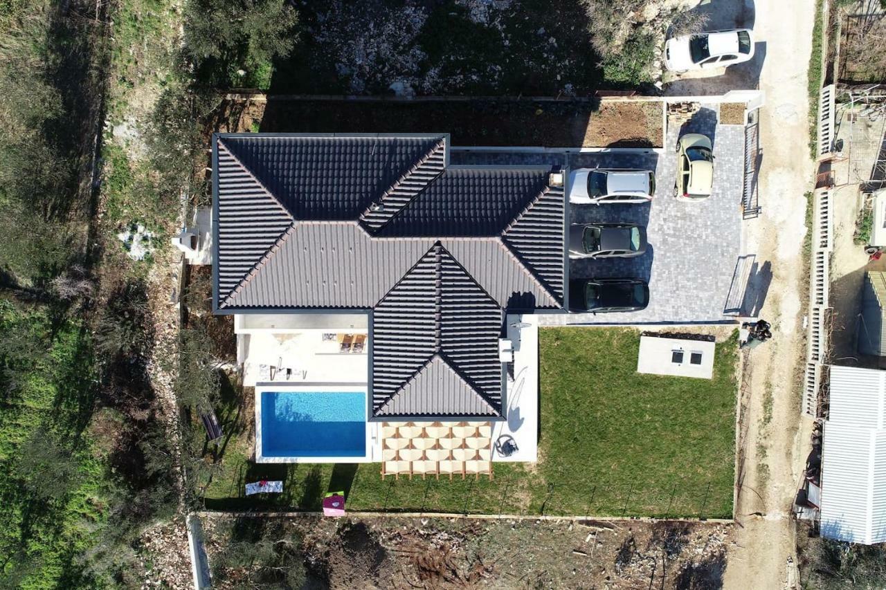The Globetrotter'S Residence Kastel Novi Exterior photo